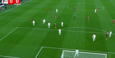 恩昆库加盟米兰后表现未达预期，面临舆论争议，需时间适应球队战术体系。