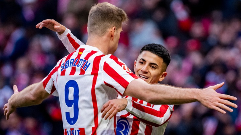 德甲战报：凯恩替补登场戴帽，拜仁5-0狂胜十人斯图加特